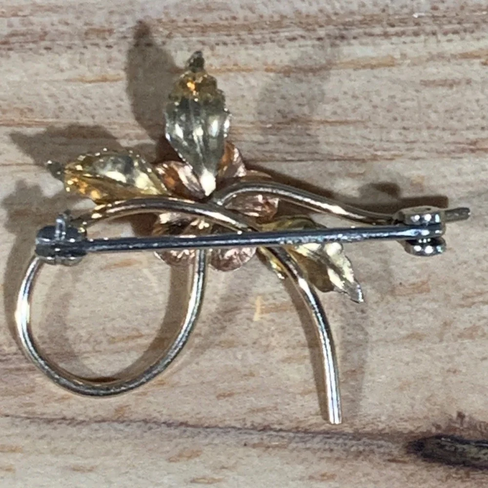 Krementz Floral Brooch Womens Rose Gold Leaf Pin Two Tone Vintage Style Jewelry